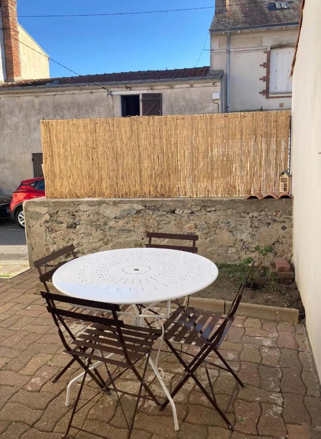 La Petite Maison Tahet, 2 Pers Avec Terrasse Basse-Indre Exterior photo